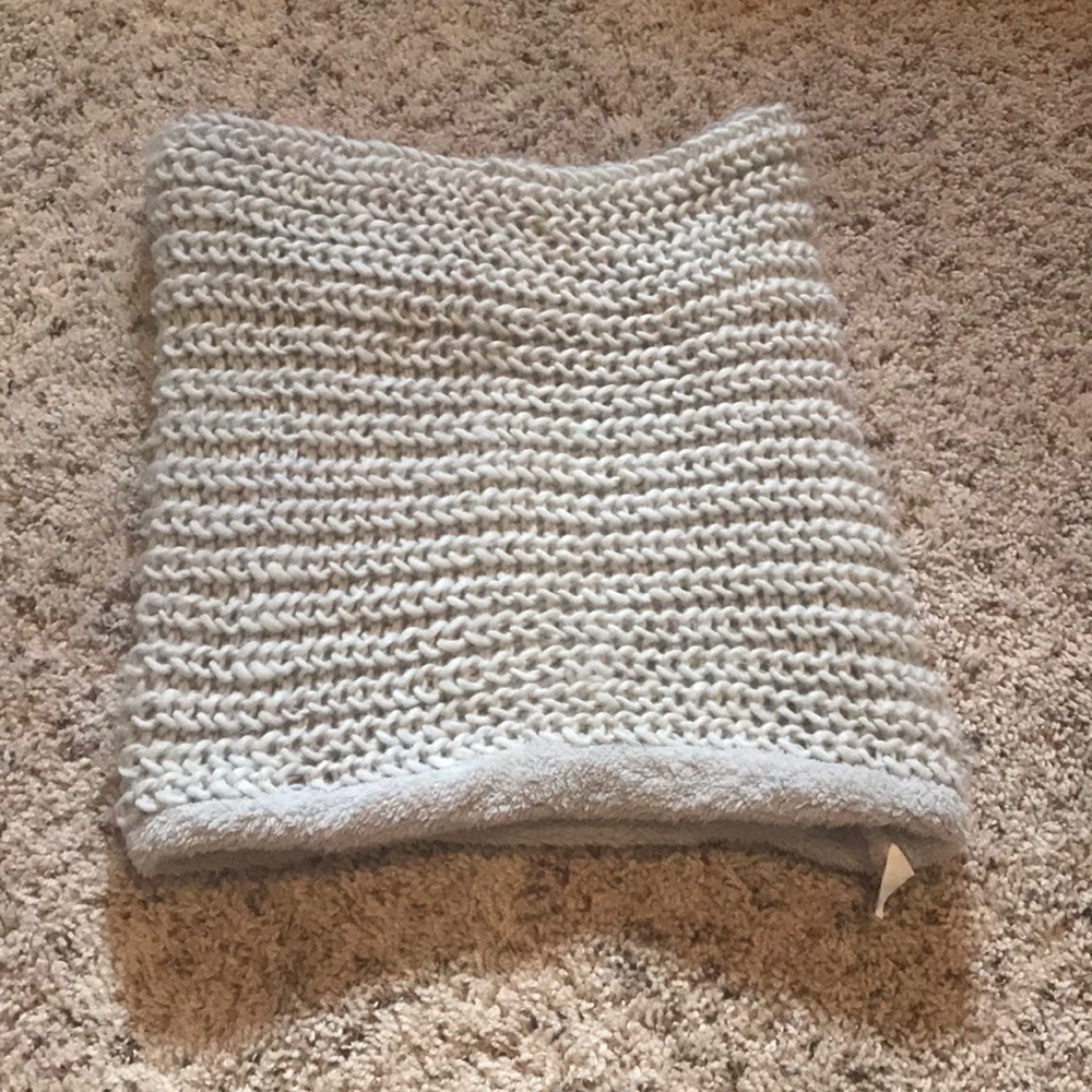 Juicy couture knit infinity scarf